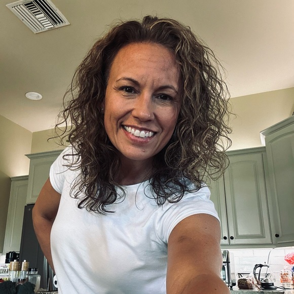 Meet your Posher, Kelly - Picture 2 of 3